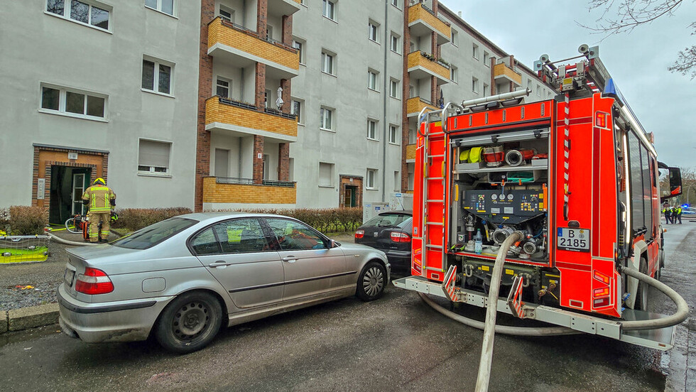 Wasserführendes LHF vor dem Wohnhaus.