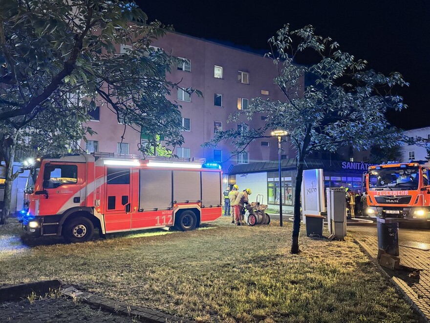 Löschfahrzeuge an der Einsatzstelle Löschfahrzeuge an der Einsatzstelle