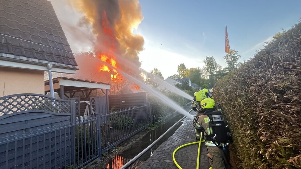 Brandbekämpfung Einfamilienhaus in Buckow