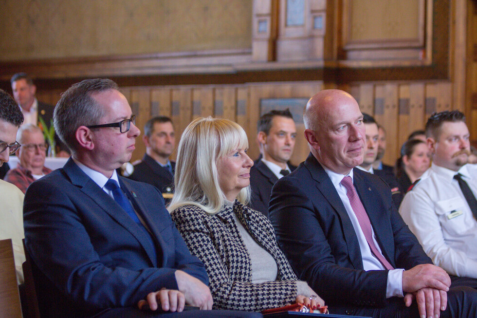 v.l.n.r.: Bezirksbürgermeister von Köpenick Oliver Igel, Innensenatorin Iris Spranger und der Regierende Bürgermeister Kai Wegner