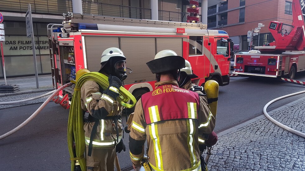 Brandbekämpfung über die Drehleiter.