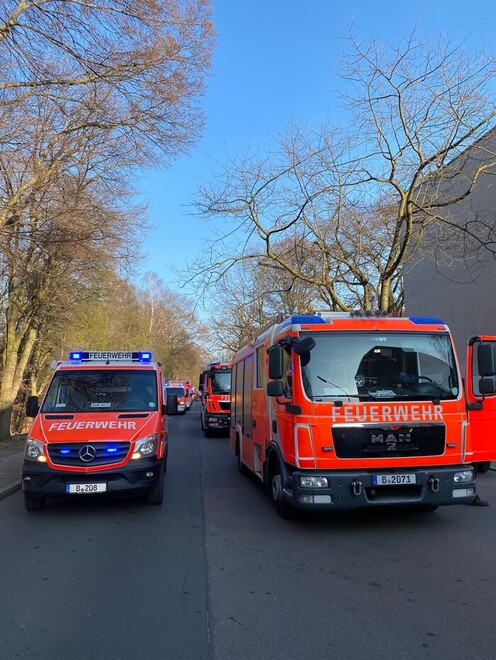 Fahrzeuge im Bereitstellungsraum