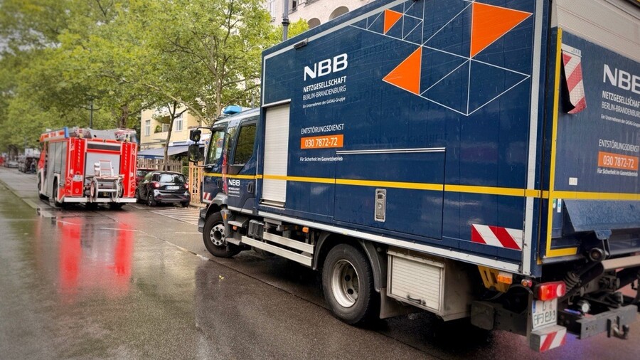 Berliner Feuerwehr mit NBB an der Einsatzstelle