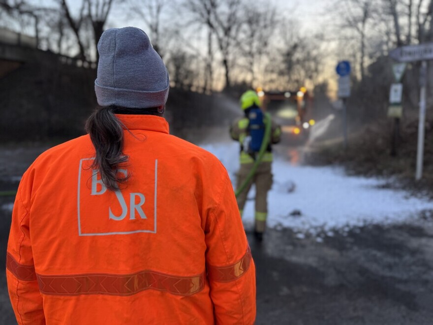 Mitarbeitende der BSR an der Einsatzstelle