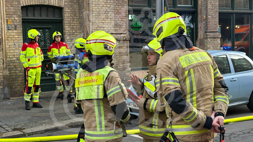 Einsatzleitung bei der Abstimmung in Kreuzberg.