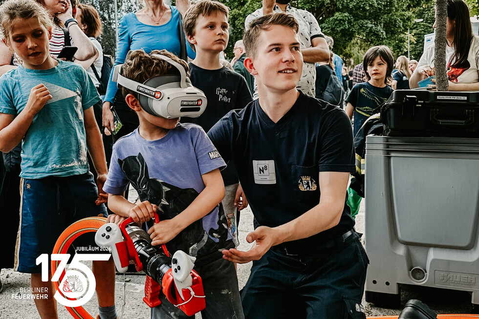 Berliner Feuerwehr bei der Langen Nacht der Wissenschaften 2026