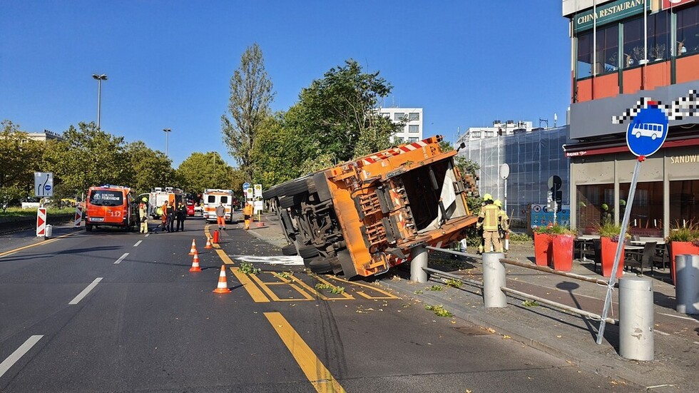 Umgestürzter Müllwagen