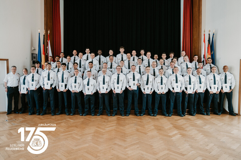 Gemeinsames Gruppenfoto der beförderten bzw. ernannten Kolleginnen und Kollegen