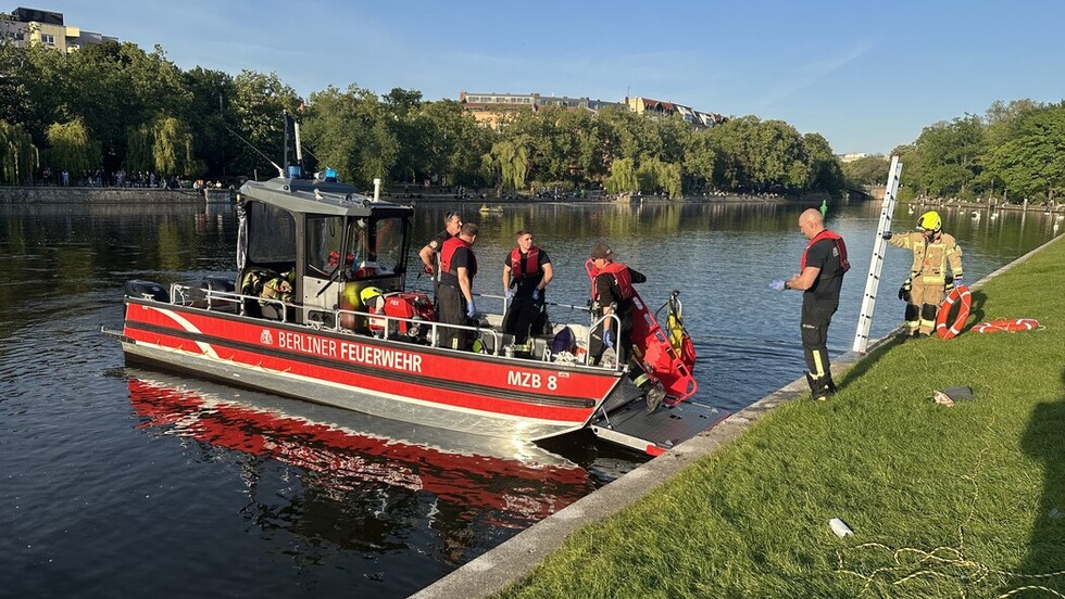 Mehrzweckboot im Urbanhafen