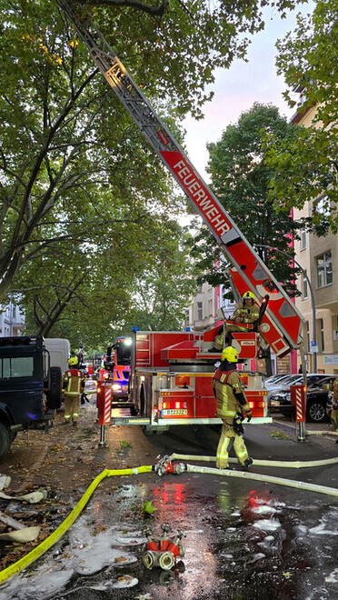 Drehleiter an der Einsatzstelle