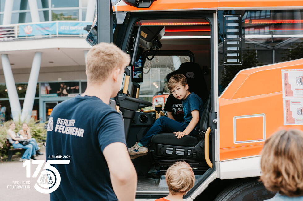 Berliner Feuerwehr bei der Langen Nacht der Wissenschaften 2026