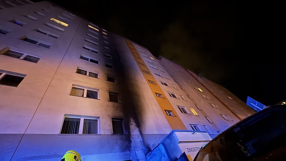 Deutlich sichtbarer Rauchschaden an der Fassade