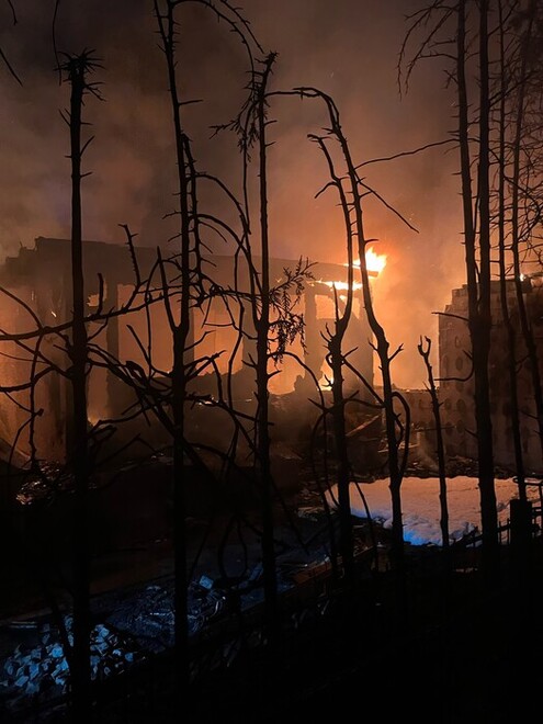 Gebäude im Vollbrand