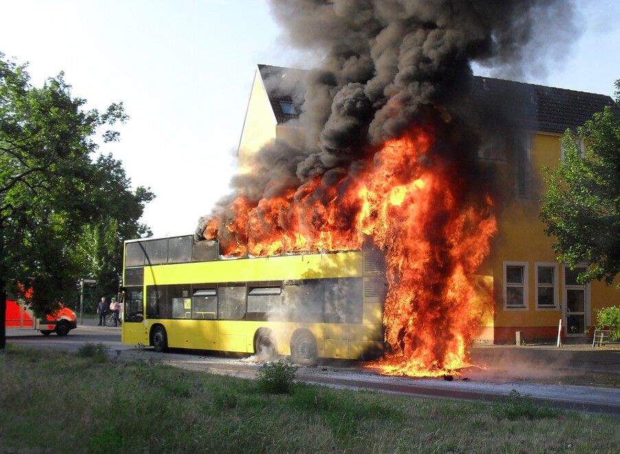 Löschangriff mit Schaumrohr