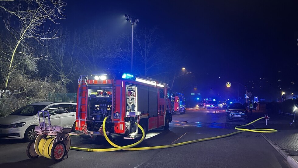 LHF bei der Wasserversorgung und Ausleuchten der Einsatzstelle