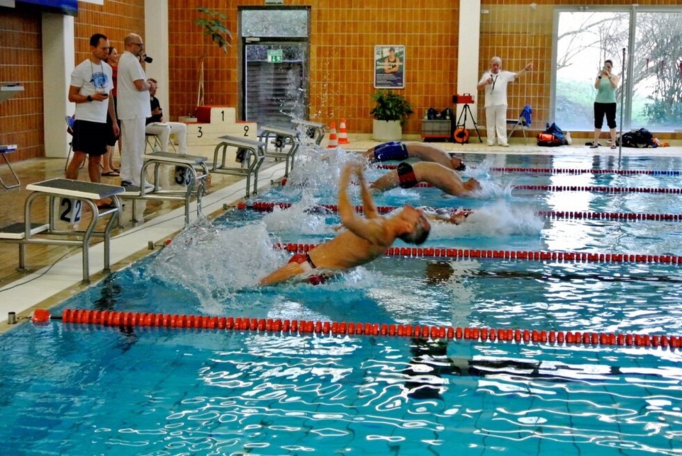 Start im Rückenschwimmen