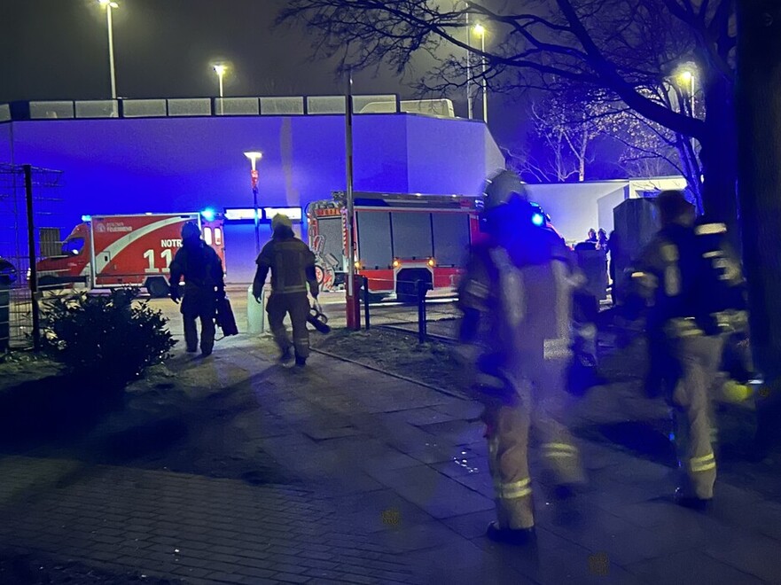 Einsatzkräfte auf dem Rückweg zu ihren Fahrzeugen