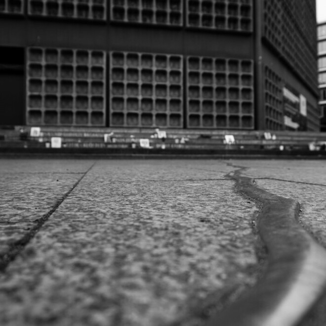 Mahnmal Goldener Riss am Breitscheidplatz