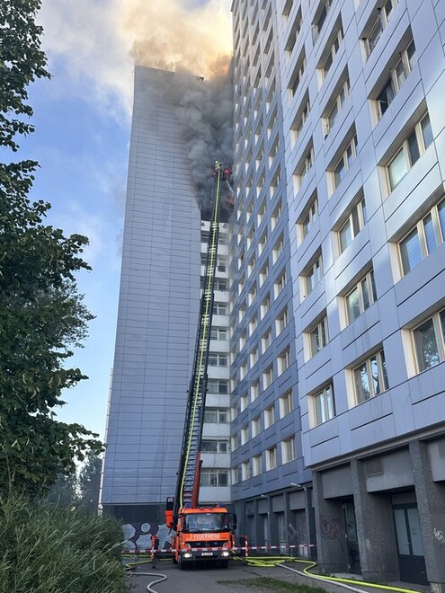 Brandbekämpfung über eine Drehleiter
