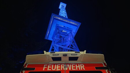 RTW in Bereitstellung vorm Funkturm