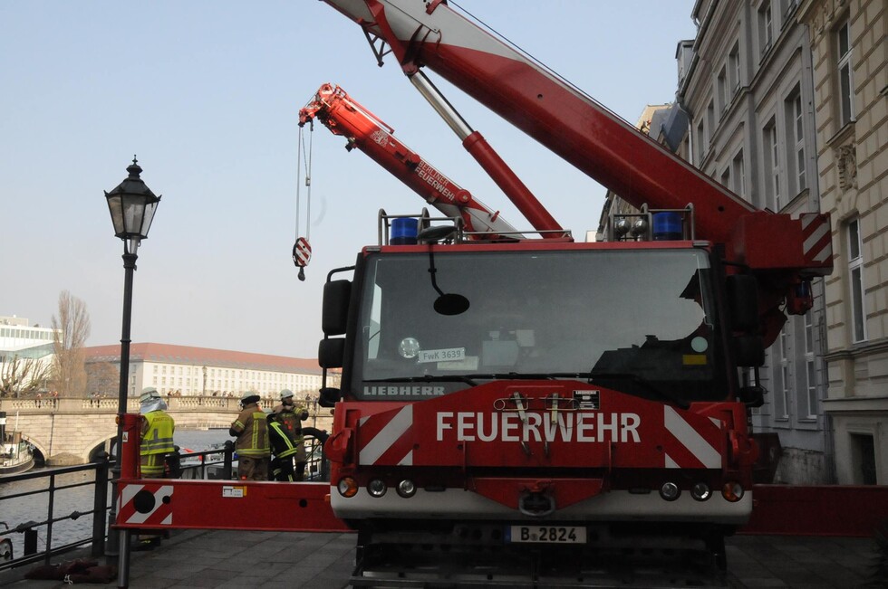 Feuerwehrkran an der Einsatzstelle