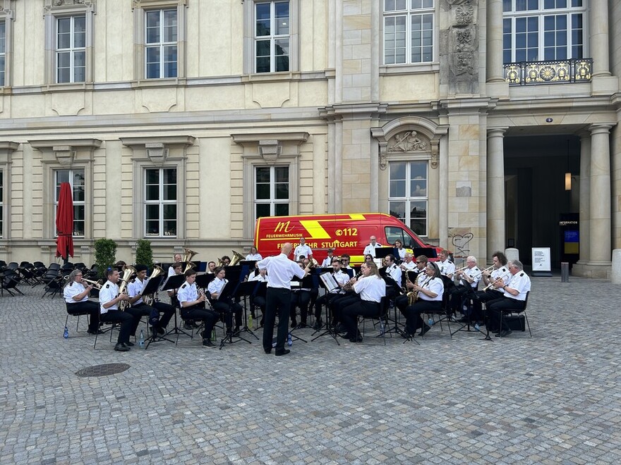 Musikzug vor dem Humboldt Forum