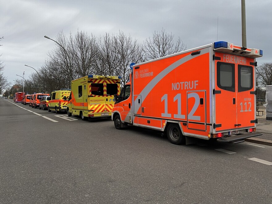 Rettungskräfte im Bereitstellungsraum