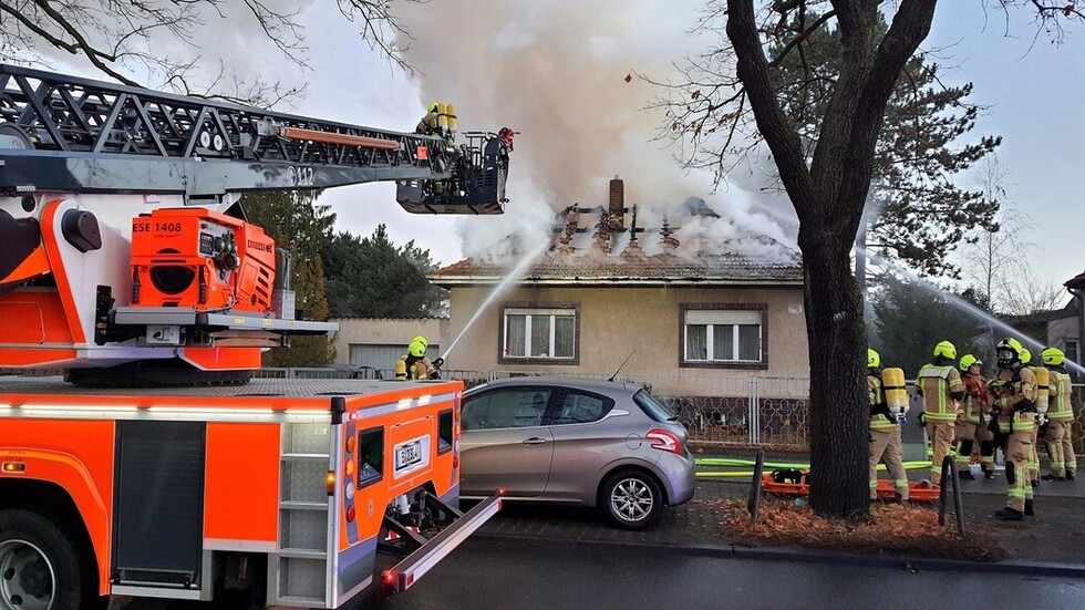 Brandbekämpfung über DLK.