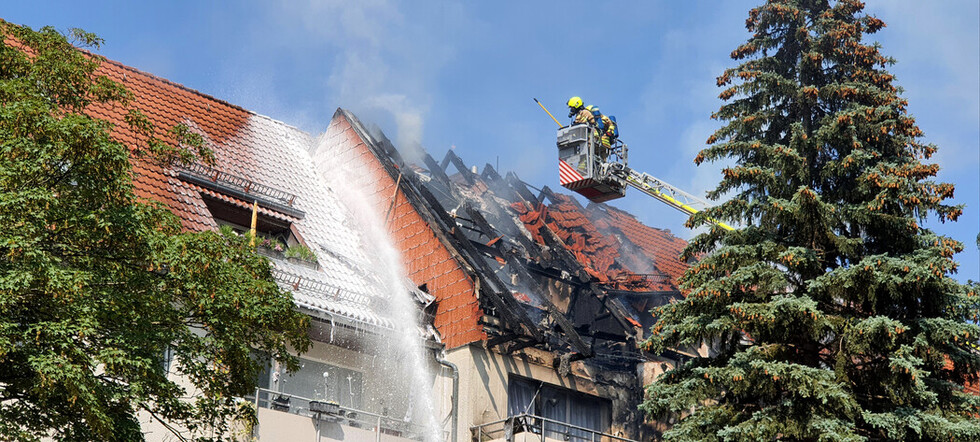 Brandbekämpfung über DLK.