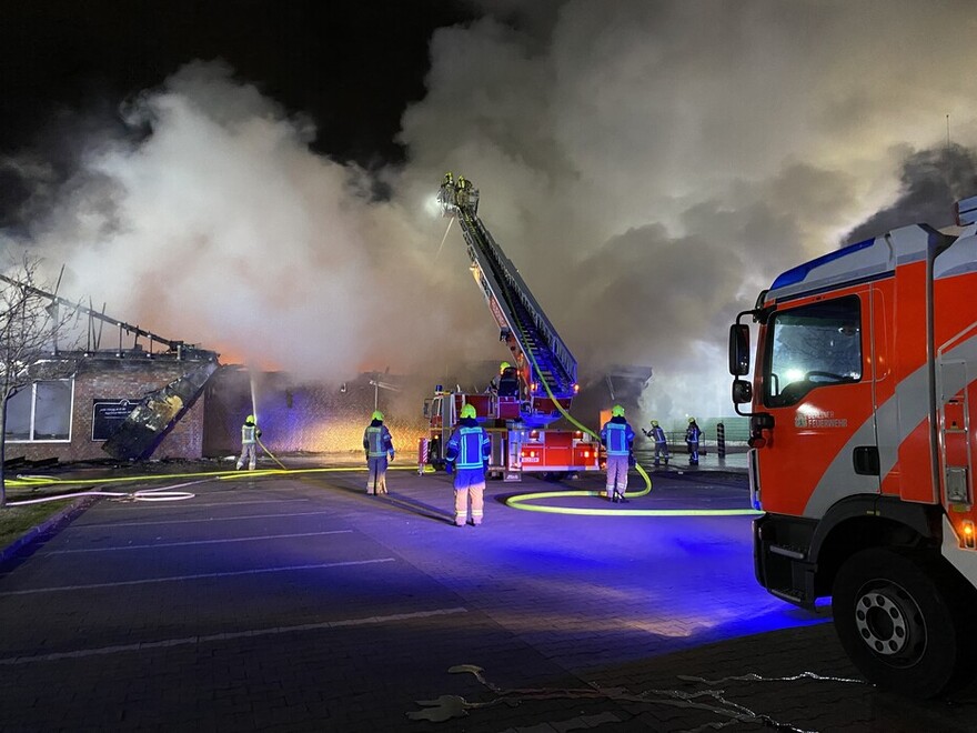 Brandbekämpfung über DLK von Norden aus