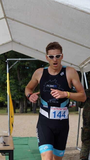 Brandmeister Sascha Vetter von der Feuerwache Pankow beim Zieleinlauf