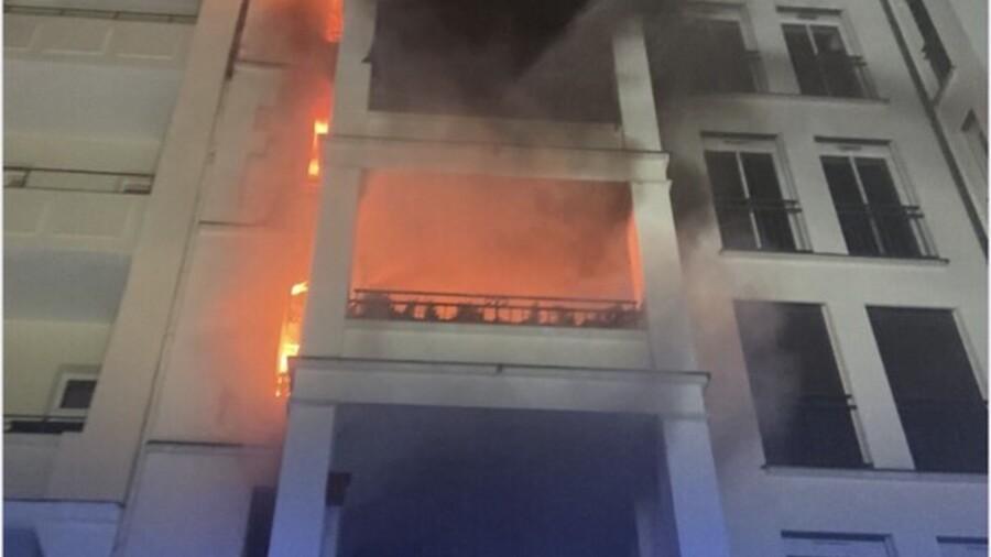 Balkonbrand über mehrere Etagen