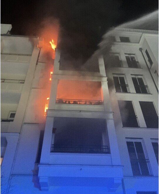 Balkonbrand über mehrere Etagen Balkonbrand über mehrere Etagen