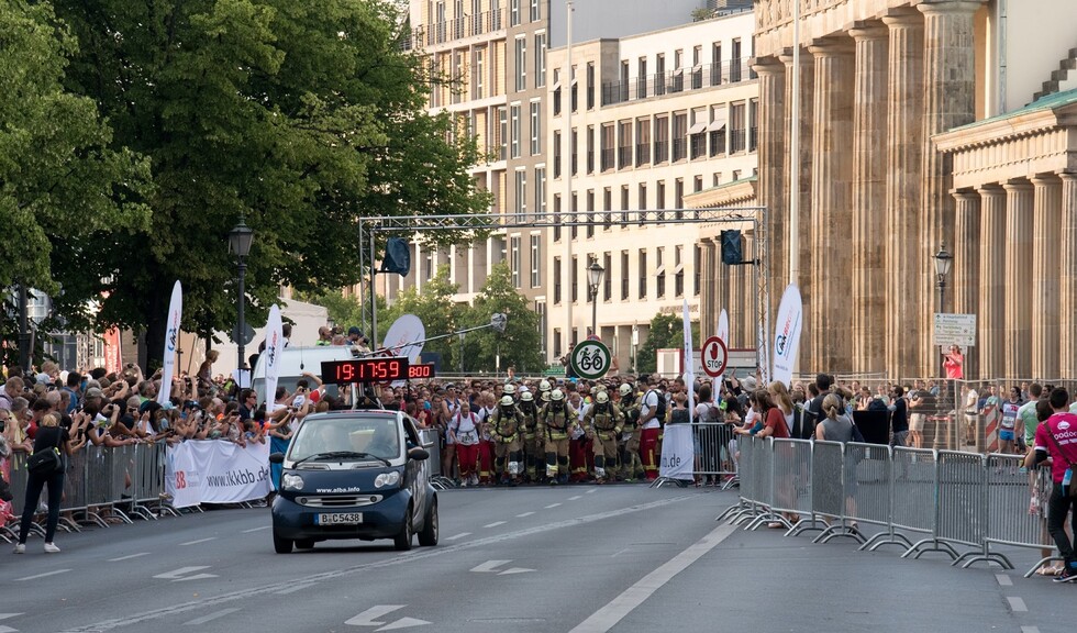 Start des 5,5 Kilometer Firmenlaufes im eigenen 