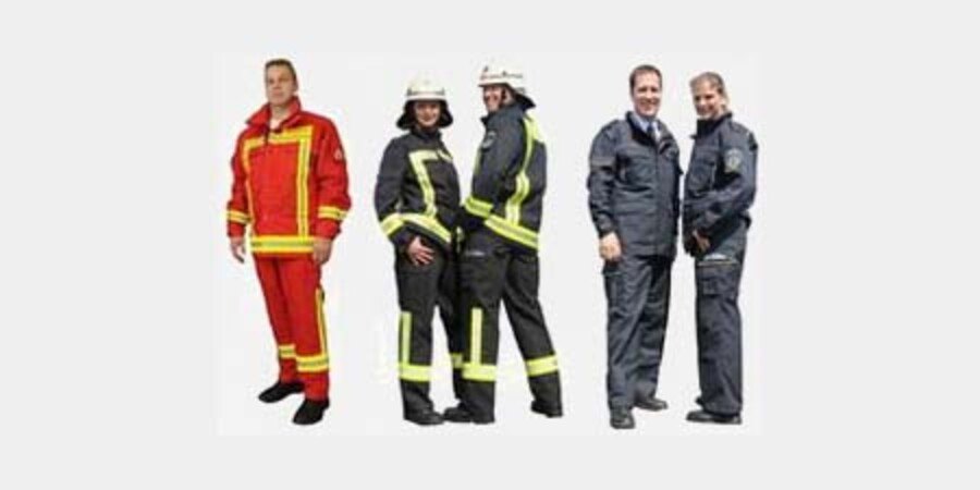 Fünf Personen mit leichter Schutzkleidung