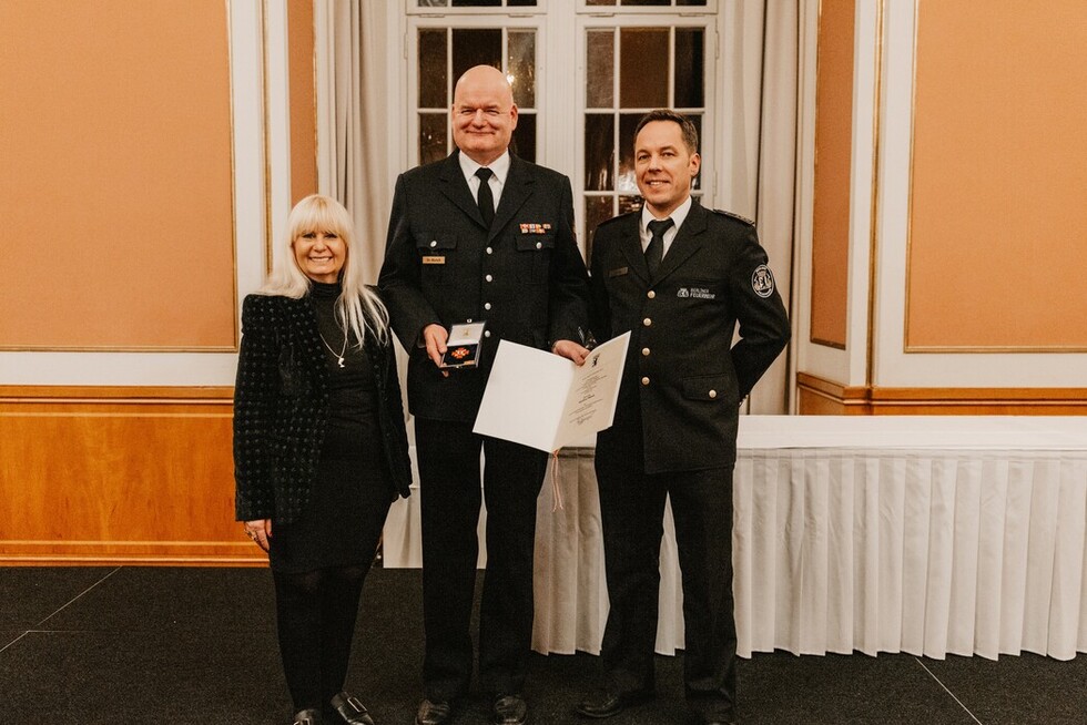 Verleihung des goldenen Feuerwehr- und Katastrophenschutz-Ehrenzeichens