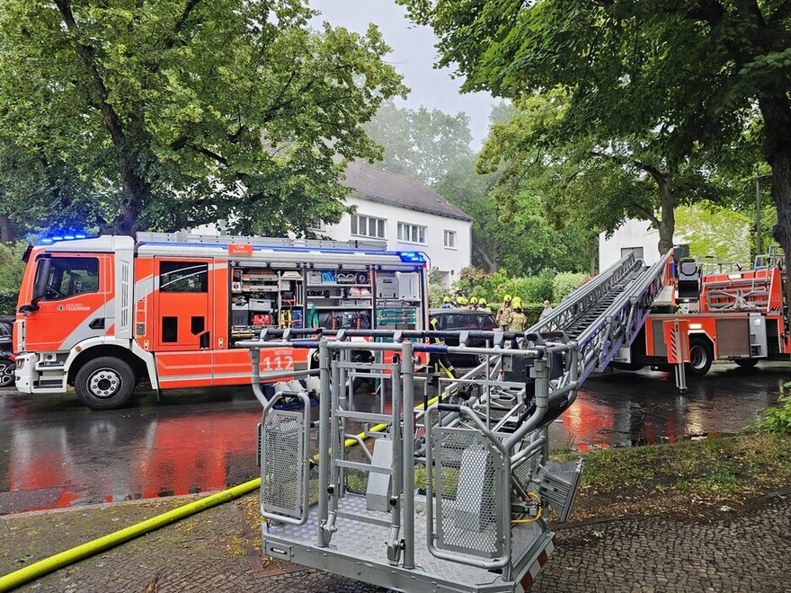 Auch eine Drehleiter kam zum Einsatz
