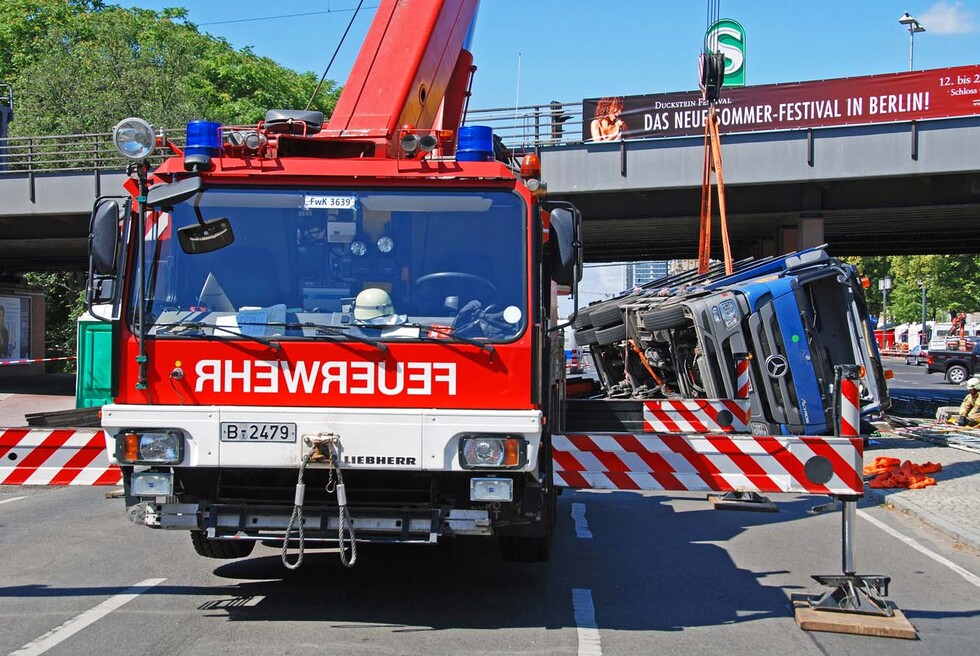 Feuerwehrkran im Einsatz