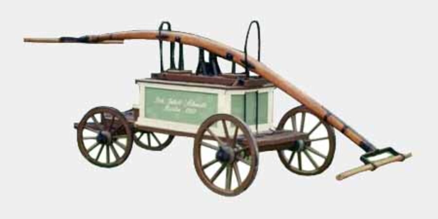 Handdruckspritze auf Pferdewagen