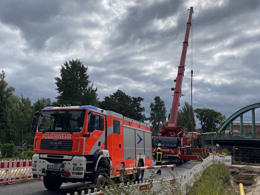 Rüstwagen und Feuerwehrkran des Technischen Dienstes