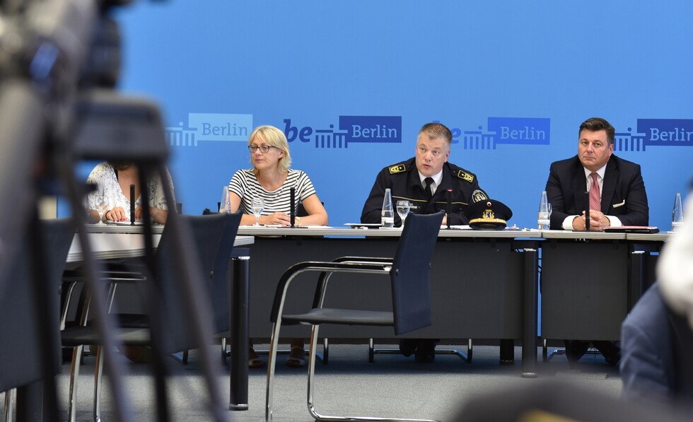 LBD Dr. Karsten Homrighausen bei der Senatspressekonferenz