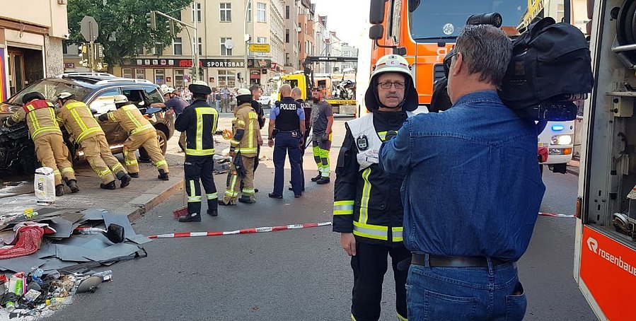 Einsatzstelle mit Rüstwagen