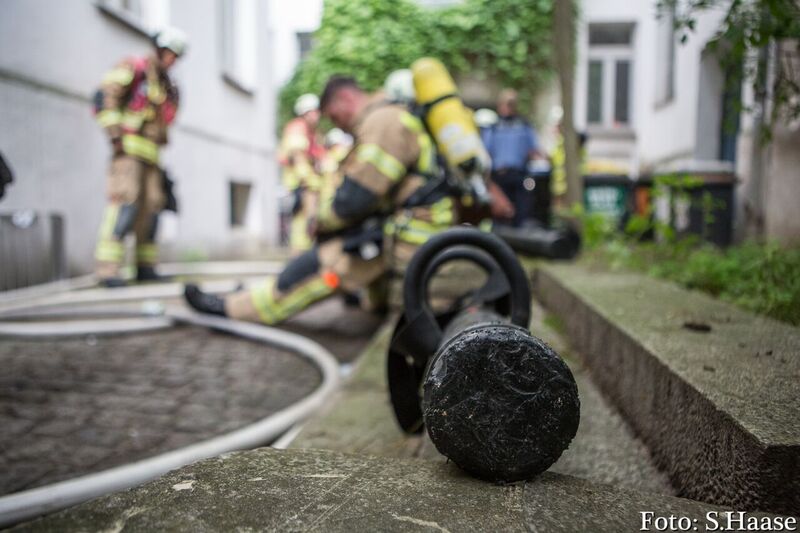 Feuerwehrleute an einer Einsatzstelle