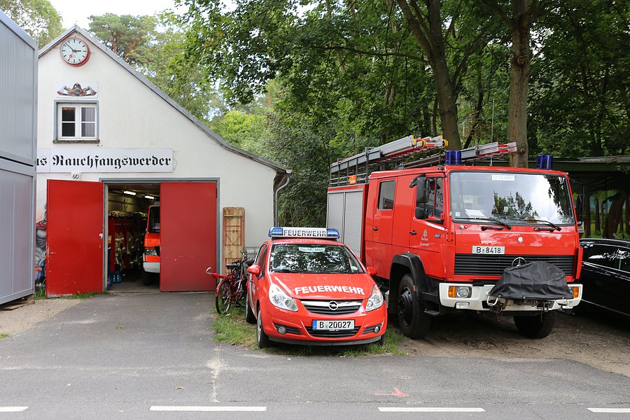 FF Rauchfangswerder, Wachgebäude mit Fahrzeugen