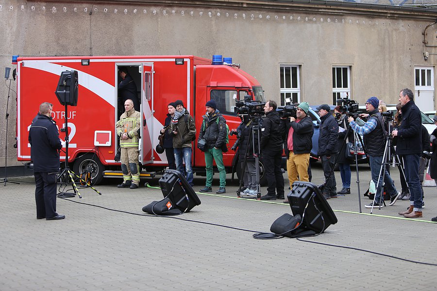 Demonstration des richtigen Umgangs mit Feuerwerk