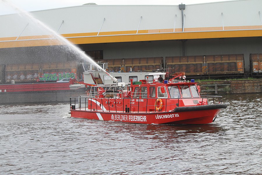 Löschboot, Werfer im Einsatz