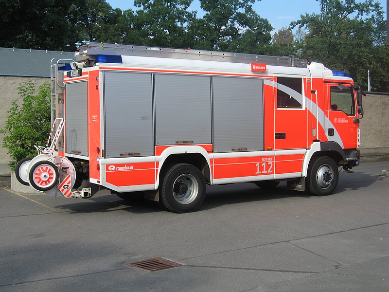 LHF 20/12 4x4 Seitenansicht Beifahrerseite schräg von hinten