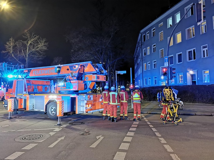 DLK und Rettungsdienst in Bereitschaft