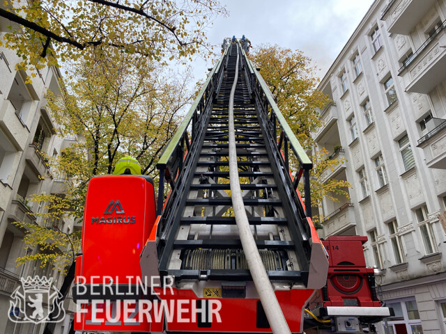 Außenangriff über die Drehleiter mit einem B-Rohr