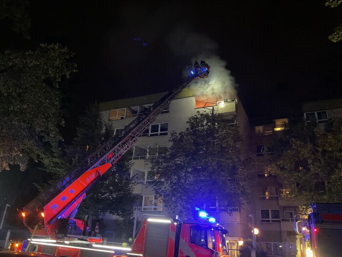 Drehleiter an der Einsatzstelle